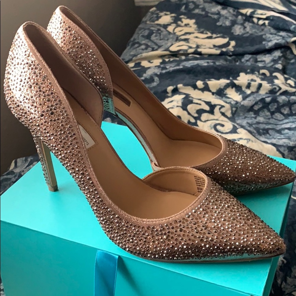 New INC gorgeous heels size 8M